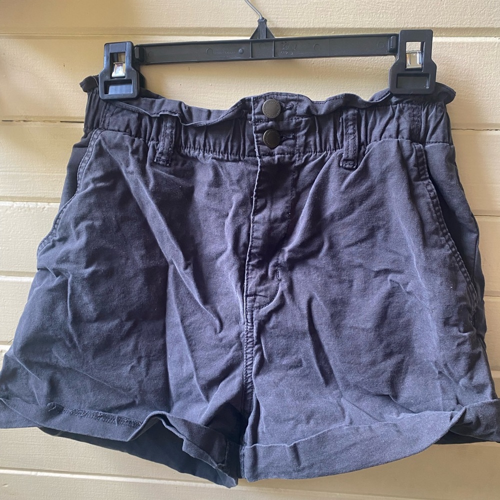 Black universal thread balloon shorts!